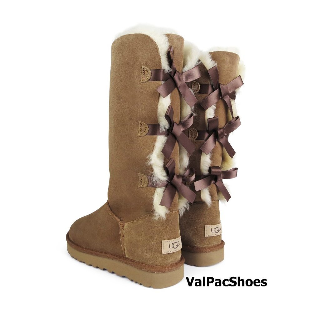 UGG Bailey Bow Tall II Boots Chestnut Color Size 6